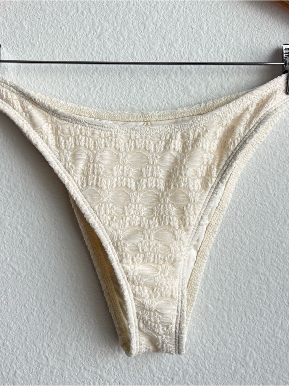 NWT Dippin' Daisy's Feyre Underwire Cream Textured Tiny Bow Cheeky Bikini Set S - Picture 9 of 13